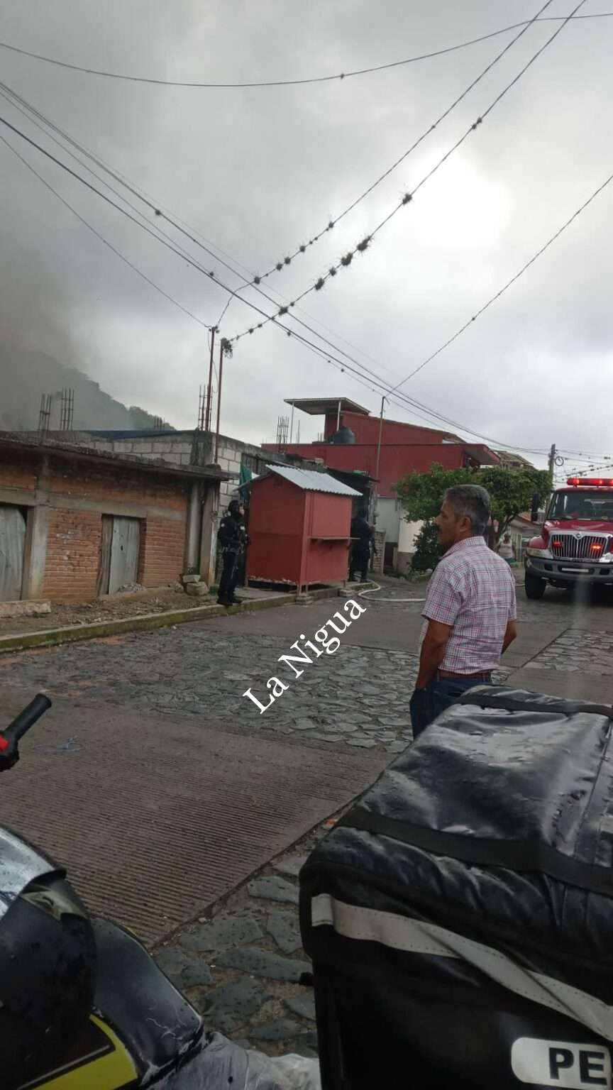 Incendio moviliza a cuerpos de rescate