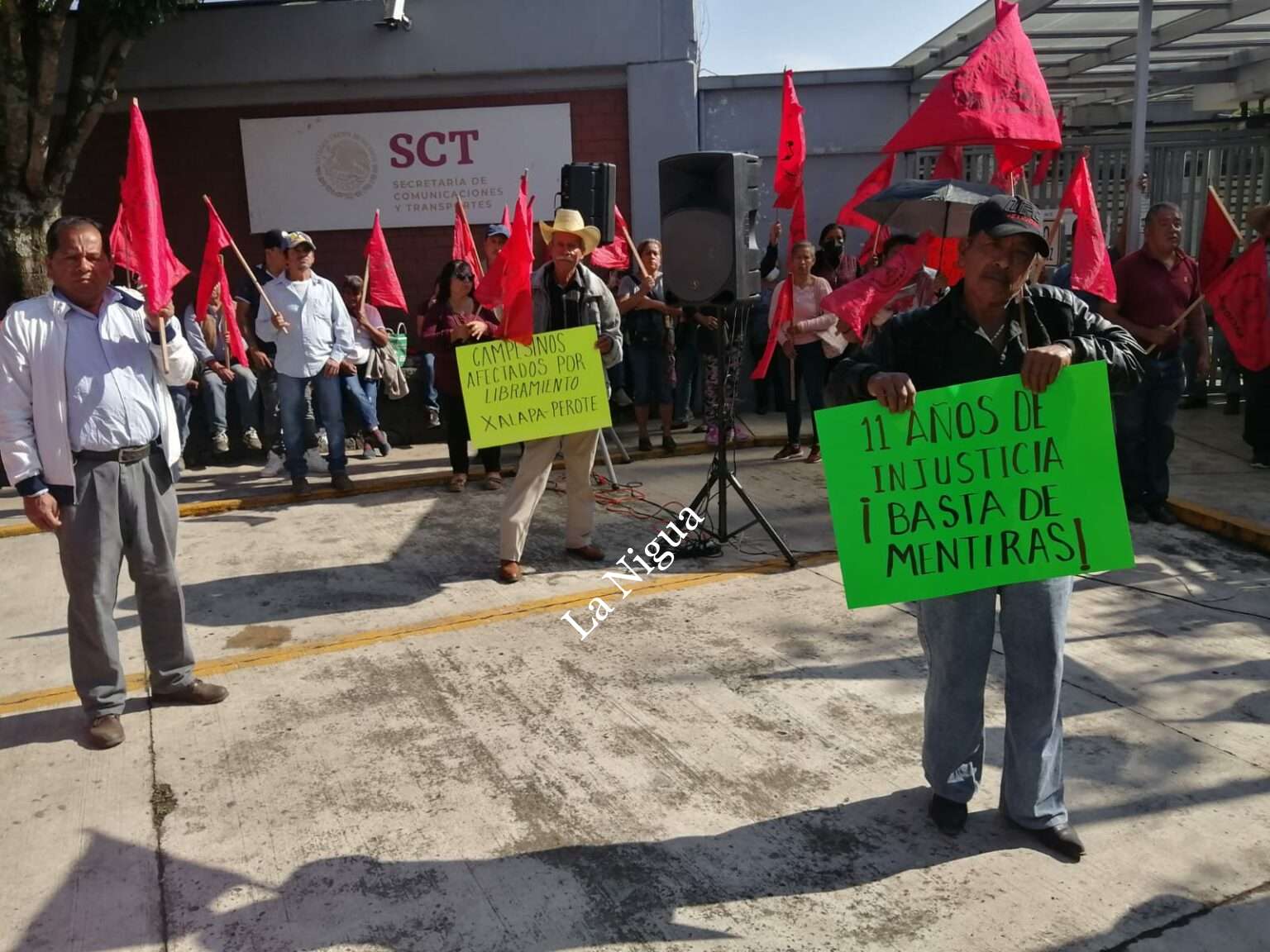 Antorchistas exigen pago por daños causados por construcción de la autopista Xalapa-Perote