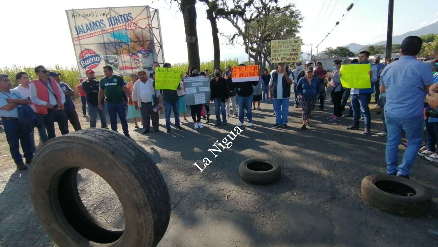 Vecinos de varias colonias se manifiestan contra el Centro de Tranferencia que proyecta el Estado.