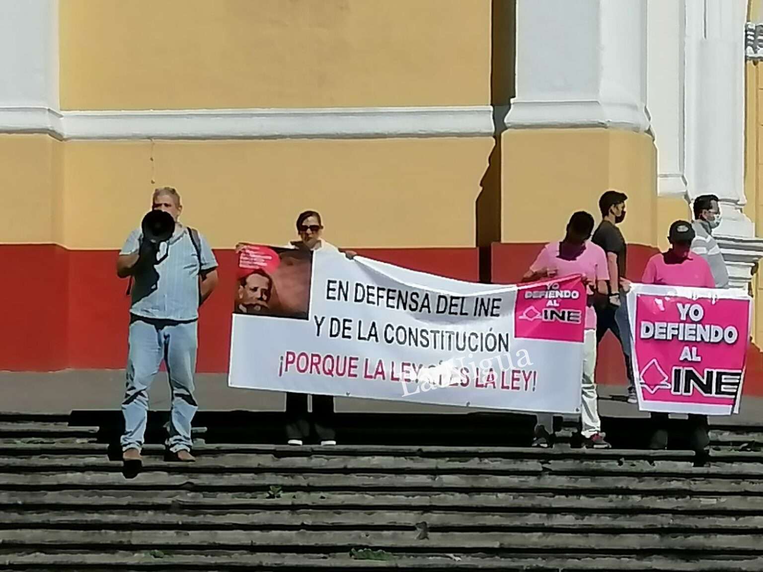 Se manofiestan a favor del INEr