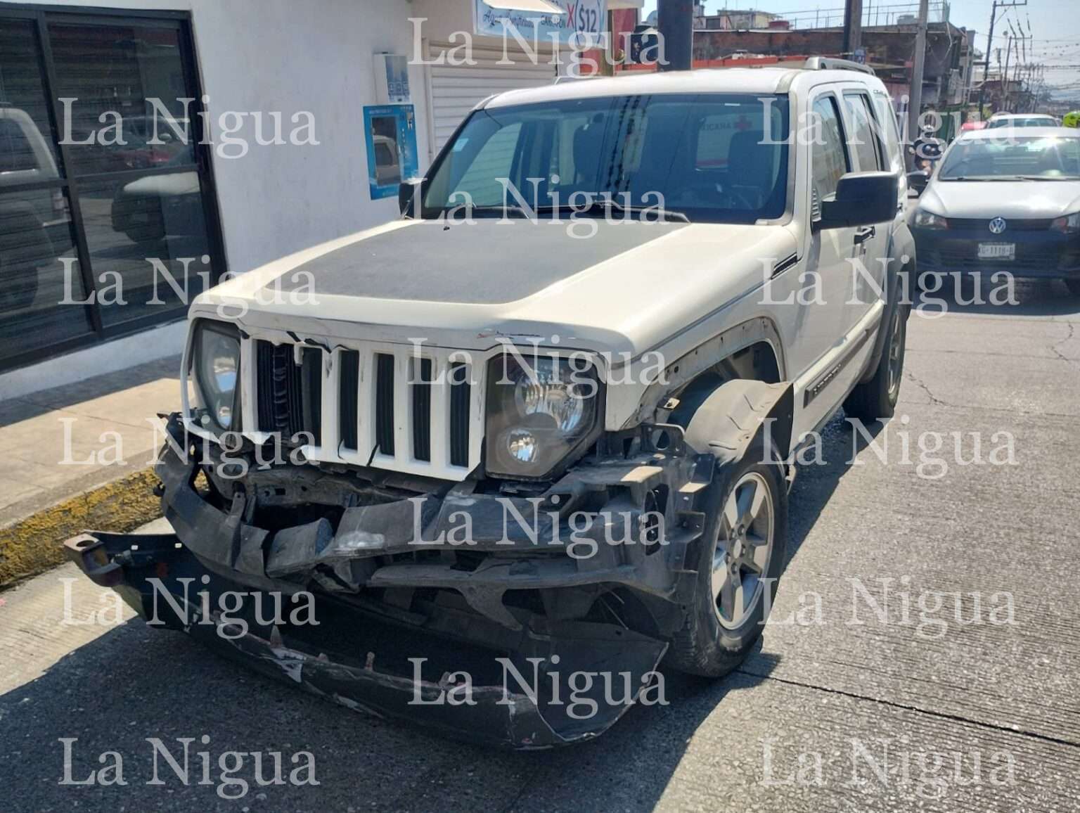 Un lesionado en choque de camionetas