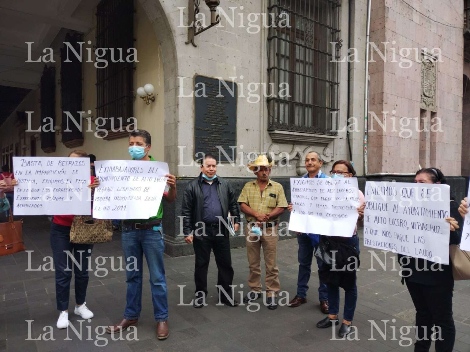 Tras 12 años de haber ganado laudo ex trabajadores del municipio de Alto Lucero no han recibido su pago